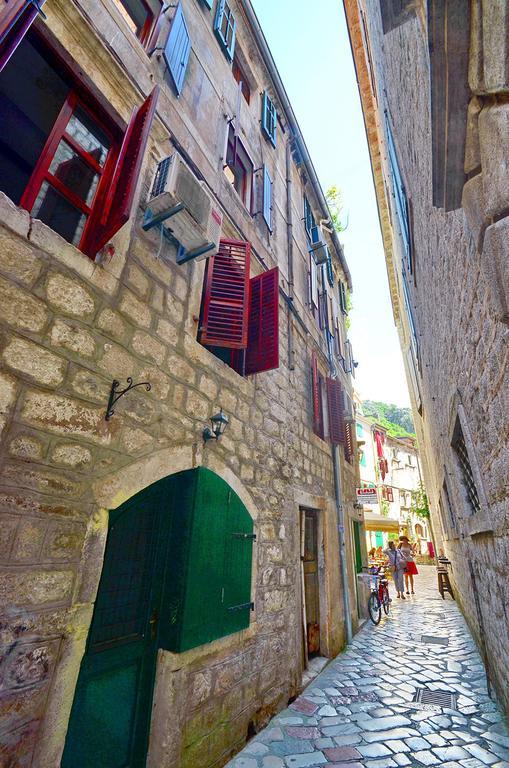 Apartments Historic Stone House Kotor Rum bild