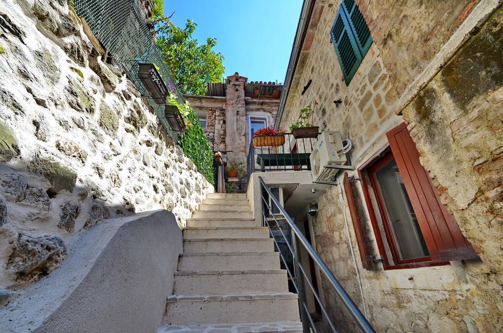 Apartments Historic Stone House Kotor Rum bild